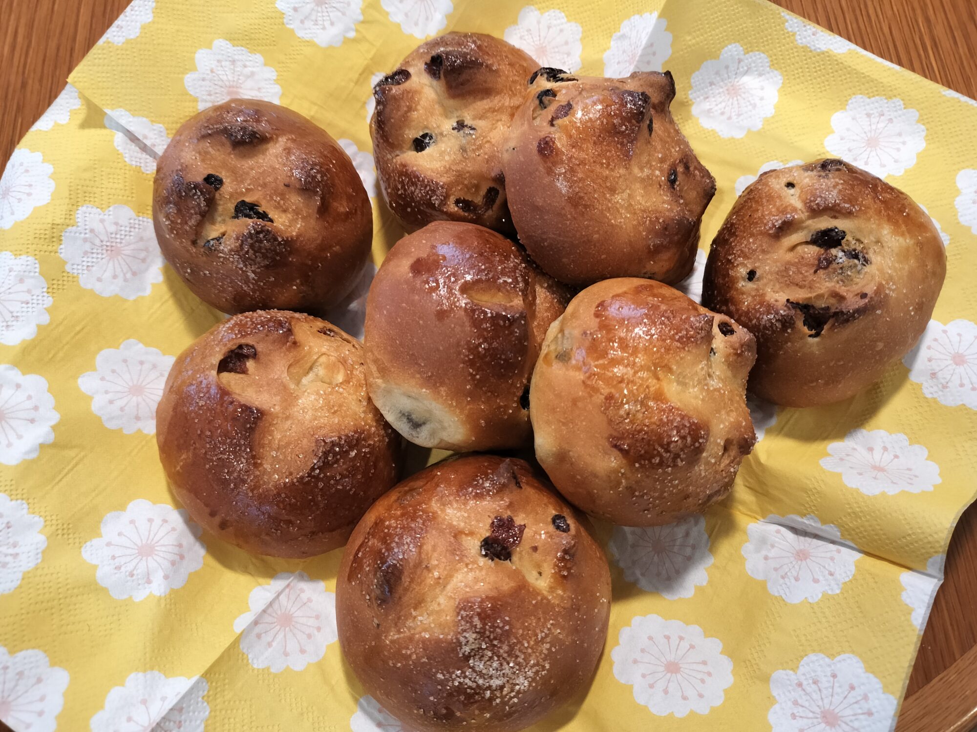 ぶどうパンを作りました。